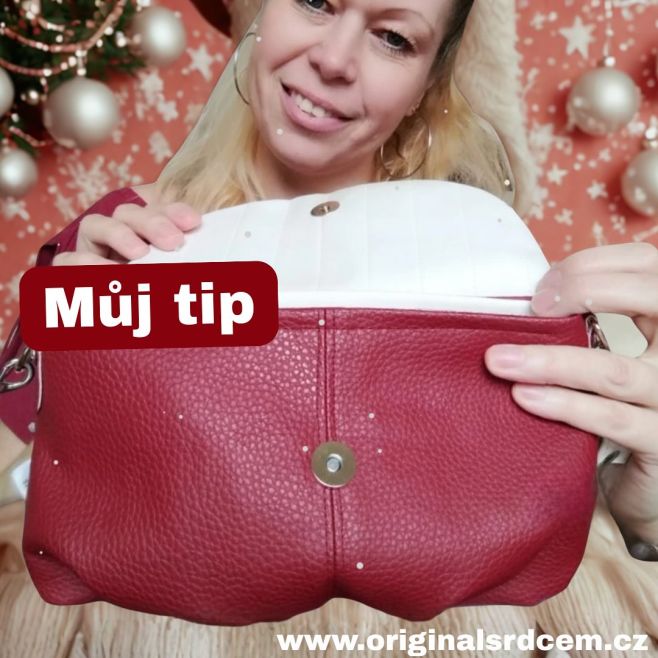 🎄 Můj tip na sváteční eleganci. Červená kabelka, která rozzáří každý outfit pod stromečkem. Styl, který mluví srdcem. 🎁...